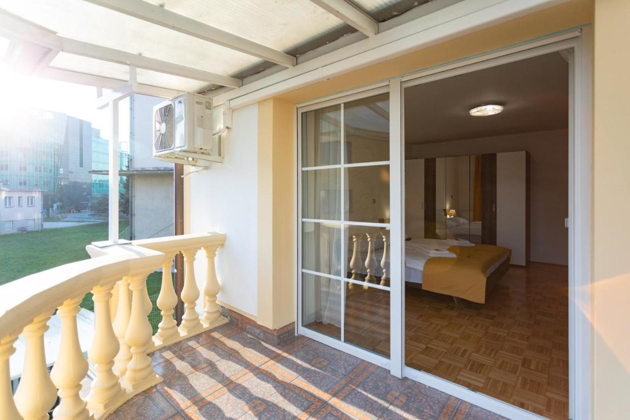 Apartments And Rooms Rubina Laibach Exterior foto